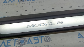 Decorație prag stânga față Tesla Model S 12-20 cu ornamente cromate, negru, zgârieturi