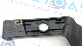 Уплотнитель крыло-фара правый Audi A4 B9 17-19 сломаны крепления