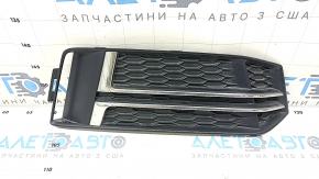 Решетка переднего бампера правая Audi A4 B9 17-17 s-line, без радара, светлый хром, песок