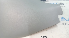 Накладка передней стойки нижняя правая Toyota Prius V 12-14 серая, царапина