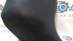 Decorație stâlp dreapta jos față Toyota Prius 50 16-22 negru, zgârieturi, plastic albit