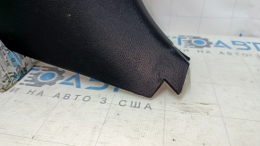 Decorație stâlp dreapta jos față Toyota Prius 50 16-22 negru, zgârieturi, plastic albit