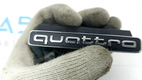 Эмблема надпись "quattro" на решетке радиатора Audi A4 B9 17-19 песок