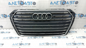 Решетка радиатора в сборе Audi A4 B9 17 с эмблемой, под парктроники, светлый хром, песок, трещины в креплениях