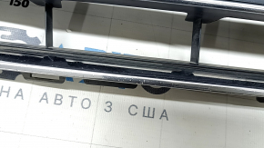 Решетка радиатора в сборе Audi A4 B9 17 с эмблемой, под парктроники, светлый хром, песок, трещины в креплениях