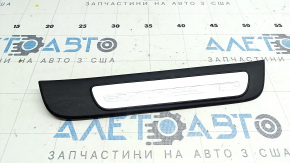 Накладка порога внешняя задняя правая Audi A4 B8 08-16 седан, черная, с хромированной накладкой, потерта