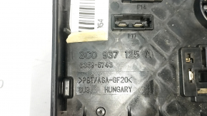 Блок предохранителей подкапотный VW CC 12-17