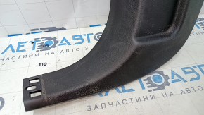 Накладка передней стойки нижняя левая Ford Focus mk3 11-18 черная, царапины