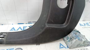 Накладка передней стойки нижняя левая Ford Focus mk3 11-18 черная, царапина