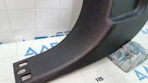 Накладка передней стойки нижняя левая Ford Focus mk3 11-18 черная, царапина