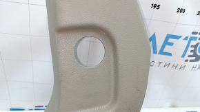 Накладка передней стойки нижняя левая Ford Focus mk3 11-18 серая, царапины, побелел пластик