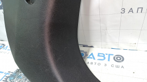 Накладка передней стойки нижняя правая Ford Fiesta 11-19 черная, царапины
