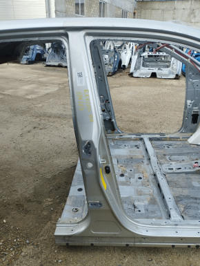 Стойка кузова центральная правая Lexus RX300 RX330 RX350 RX400H 04-09 на кузове, тычки