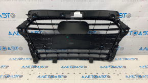Решетка радиатора grill в сборе Audi A3 8V 17-20 без эмблемы