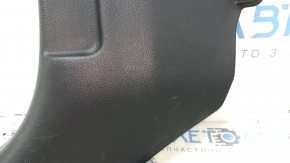 Decorație stâlp stânga jos față Kia Sorento 10-15 negru, zgârieturi