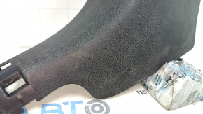 Decorație stâlp stânga jos față Nissan Versa 12-19 usa negru, zgârieturi