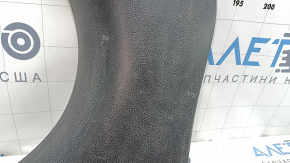 Decorație stâlp stânga jos față Nissan Versa 12-19 usa negru, zgârieturi