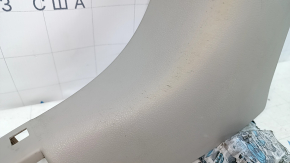 Накладка передней стойки нижняя левая Nissan Versa 12-16 серая, царапины