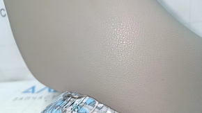 Накладка передней стойки нижняя правая Nissan Versa 12-17 серый, побелел пластик, царапины
