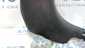 Накладка передней стойки нижняя правая Nissan Versa 12-17 черная ,царапины
