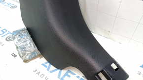 Decorație stâlp dreapta jos față Nissan Versa 12-19 usa negru, zgârieturi