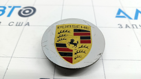 Центральный колпачок на диск Porsche Macan 15-26 цветная эмблема под R21, 64.5/46.5мм, серебро, царапины