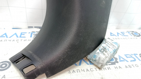 Decorație stâlp stânga jos față Nissan Sentra 13-19 negru, zgârieturi