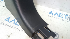 Накладка передней стойки нижняя правая Nissan Murano z52 15-24 черная, царапины, потертости, побелел пластик
