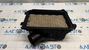 Capacul superior al carcasei filtrului de aer Toyota Camry v55 15-17 2.5 usa fara debitmetru, zgarieturi, margine sparta