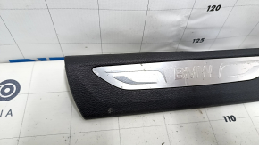 Накладка порога задняя левая BMW X5 F15 14-18 черная под 3 ряда с хром вставкой, царапины