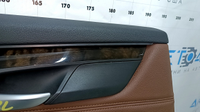 Обшивка двери карточка задняя левая BMW X5 F15 14-18 черная, вставка кожа коричневая TERRA, без шторки, подлокотник кожа коричневая , накладка под дерево, с ручкой, царапины, примятости