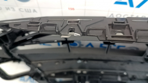 Решетка радиатора grill голая Audi A4 B9 20-25 без эмблемы, сломано крепление