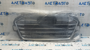 Решетка радиатора grill голая Audi A4 B9 20-25 без эмблемы, сломано крепление