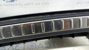 Накладка проема багажника Volvo XC90 16-19 черная, с вставками металл, царапины