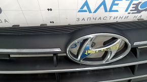 Решетка радиатора grill в сборе Hyundai Elantra AD 19-20 с эмблемой без радара, песок, надломаны крепления, сломаны крепления
