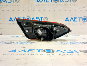Фонарь внутренний крышка багажника правый Toyota Camry v70 18-19 галоген, темный