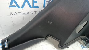 Накладка задней стойки нижняя правая Hyundai Elantra AD 17-20 черная, сломано крепление, царапины