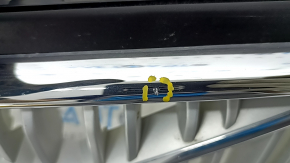 Решетка радиатора grill со значком Volvo XC90 16-17 серая, обрамление хром, со значком под камеру, тычки