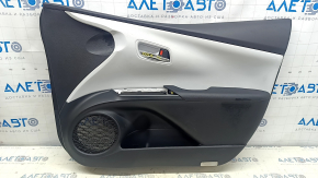 Обшивка двери карточка передняя правая Toyota Prius 50 16-17 черная с серой вставкой кожа, подлокотник кожа, с ручкой, под химчистку, вмятина
