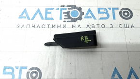 Накладка салазки петли центральная задняя правая Toyota Sienna 21-26 задняя