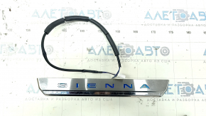 Garnitură prag față stânga exterior Toyota Sienna 21-25 crom cu iluminare din spate, zgârieturi