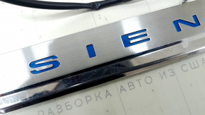 Накладка порога передняя левая наружная Toyota Sienna 21-26 хром с подсветкой, царапины