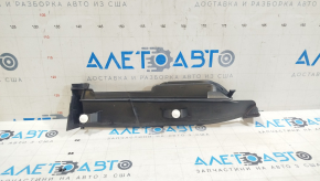 Уплотнитель крыла капот-крыло правый Audi A3 8V 15-20 4d