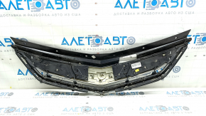 Решетка радиатора grill Chevrolet Volt 16- хром, с эмблемой, песок, трещины