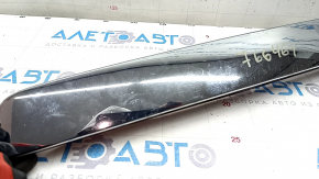 Молдинг двери багажника Nissan Pathfinder 13-20 хром, царапины, сломаны крепления