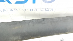 Губа удлинитель переднего бампера центральная часть Chevrolet Volt 16- потерта