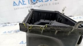 Нижняя крышка корпуса воздушного фильтра Toyota Camry v55 15-17 2.5 usa, сломано крепление