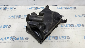 Нижняя крышка корпуса воздушного фильтра Toyota Camry v55 15-17 2.5 usa, сломано крепление