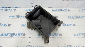 Нижняя крышка корпуса воздушного фильтра Toyota Camry v55 15-17 2.5 usa, трещина, надломана кромка