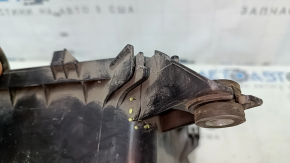 Нижняя крышка корпуса воздушного фильтра Toyota Camry v55 15-17 2.5 usa, трещина, надломана кромка